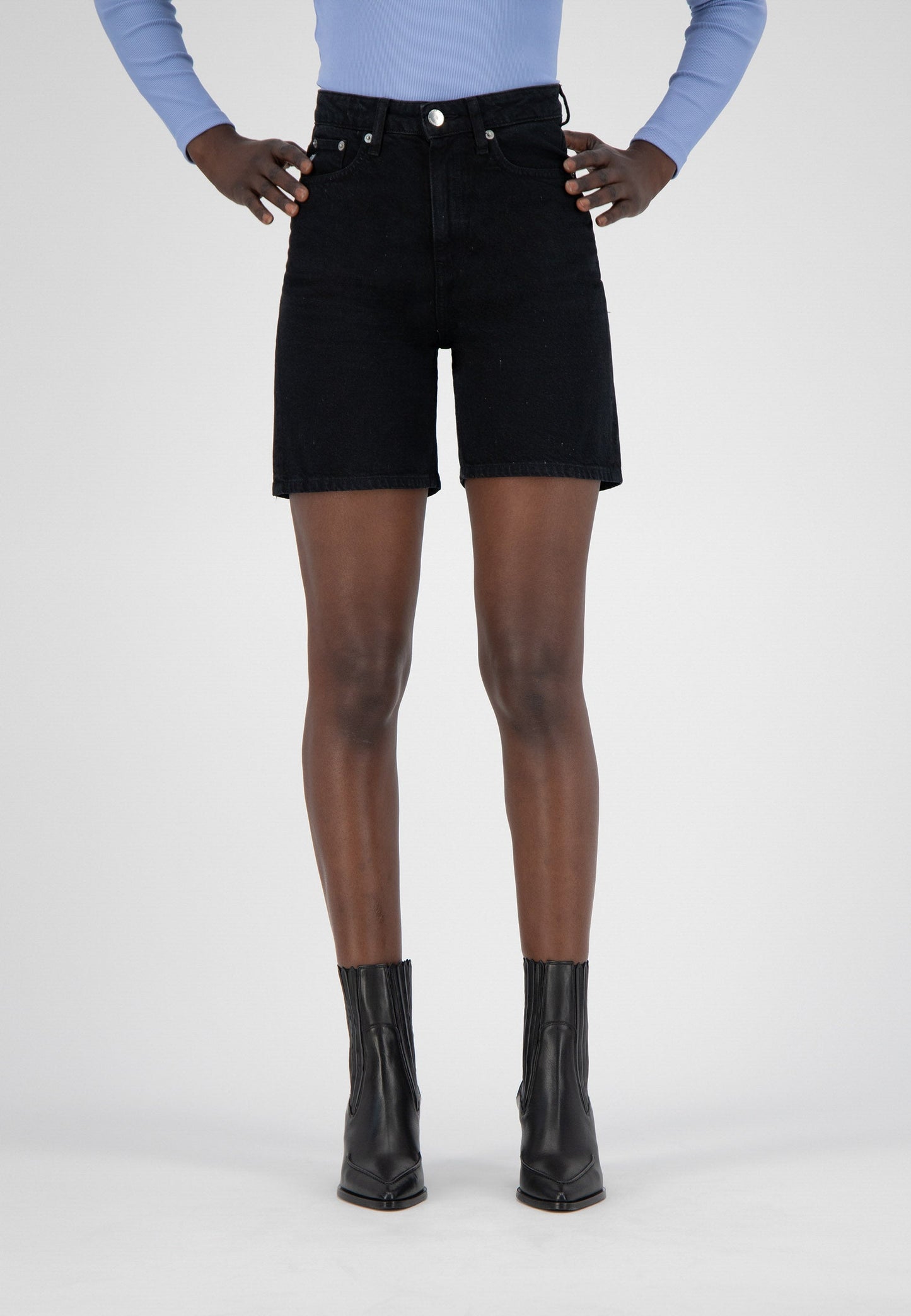 Beverly Short - Dip Black