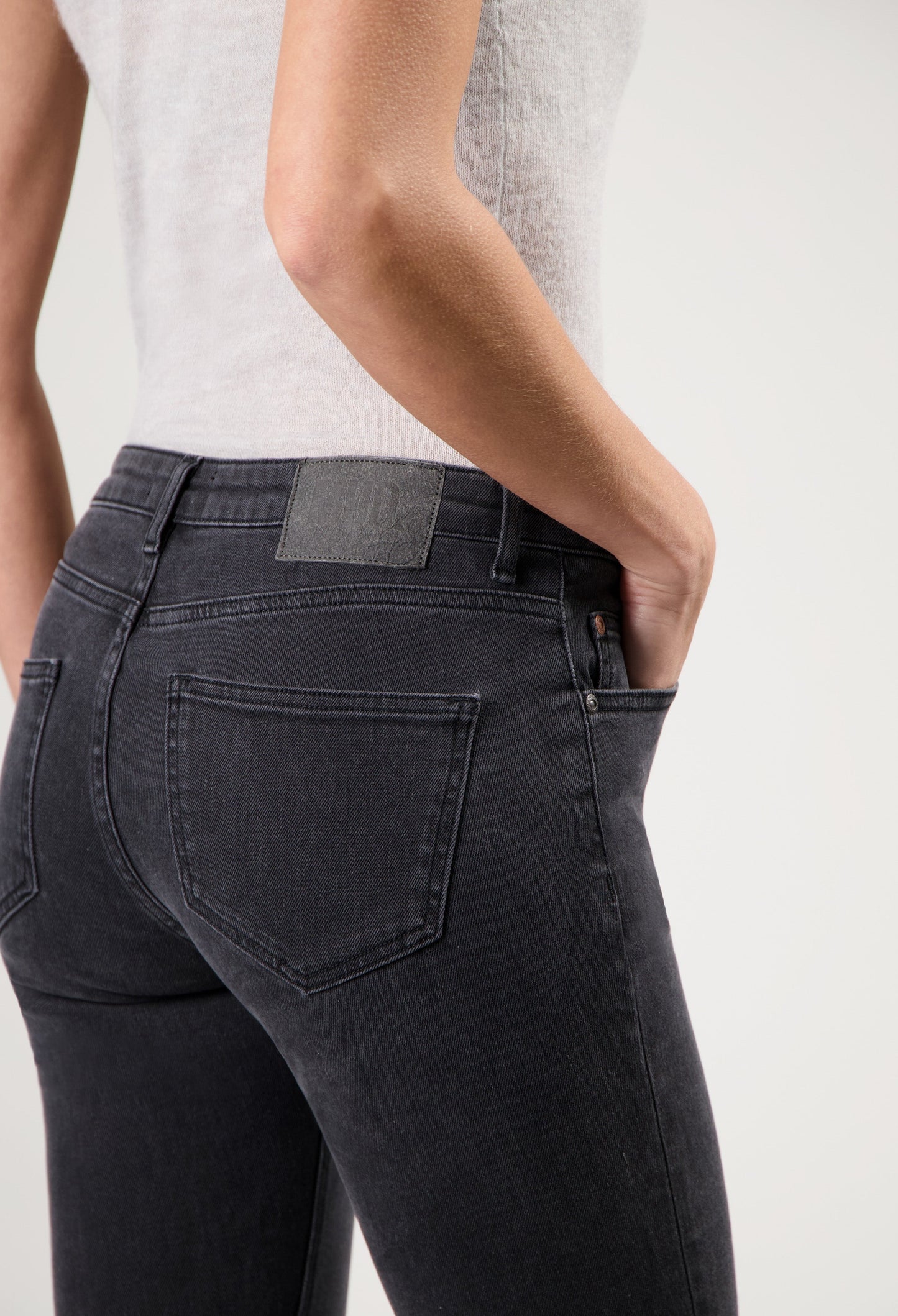 Faye Low Slim - Stone Black