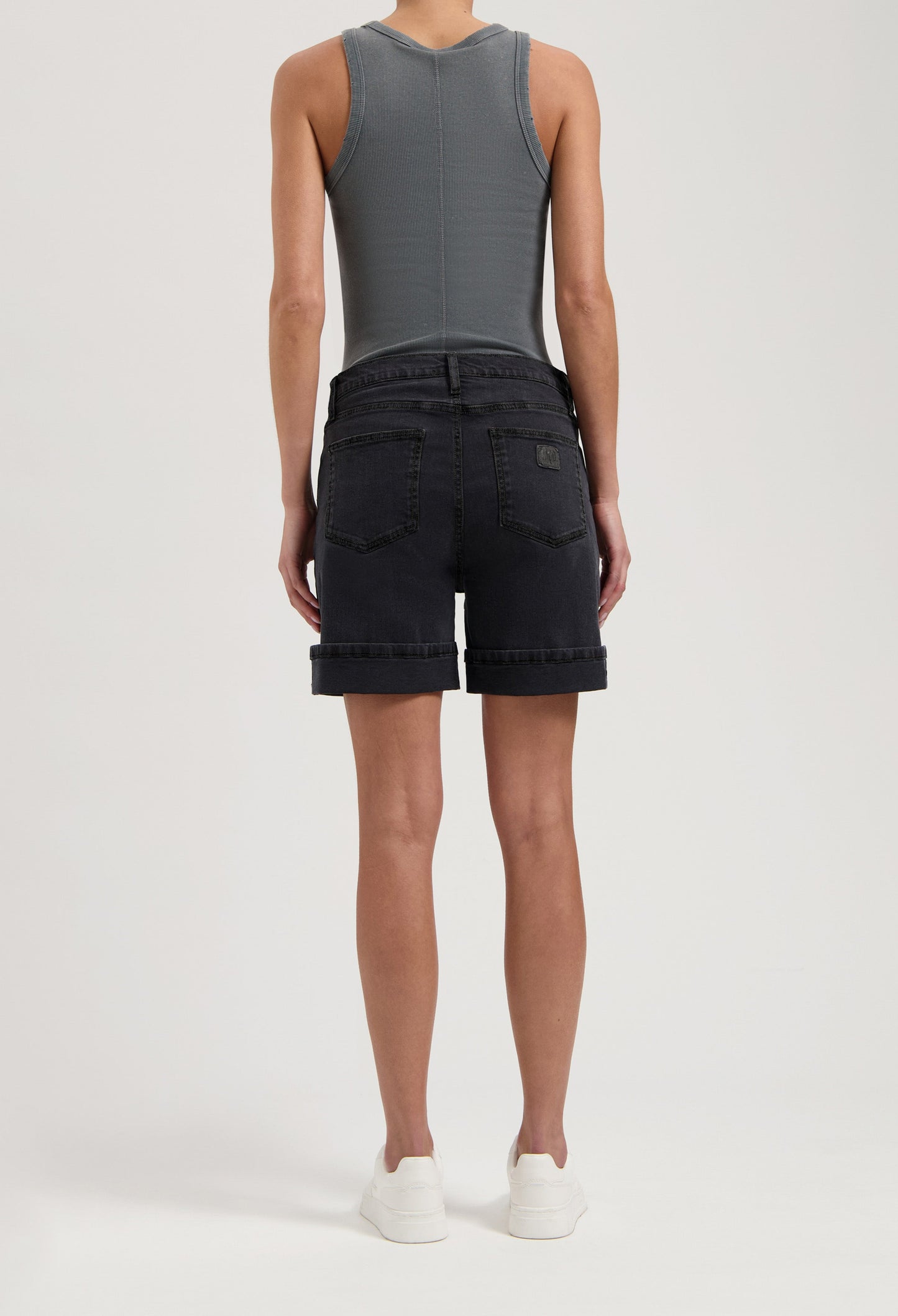 Luna Mid Short - Black Vintage