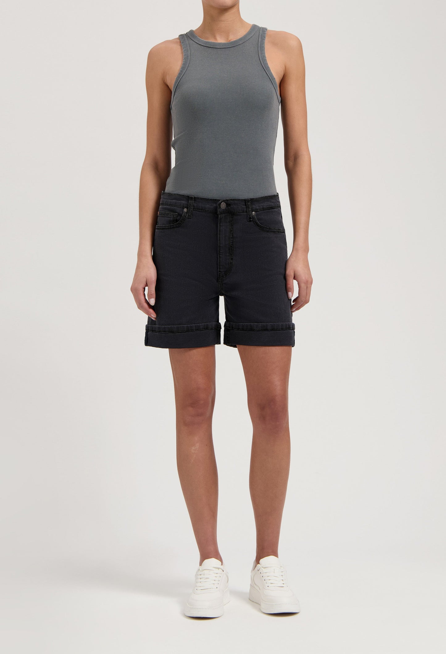 Luna Mid Short - Black Vintage