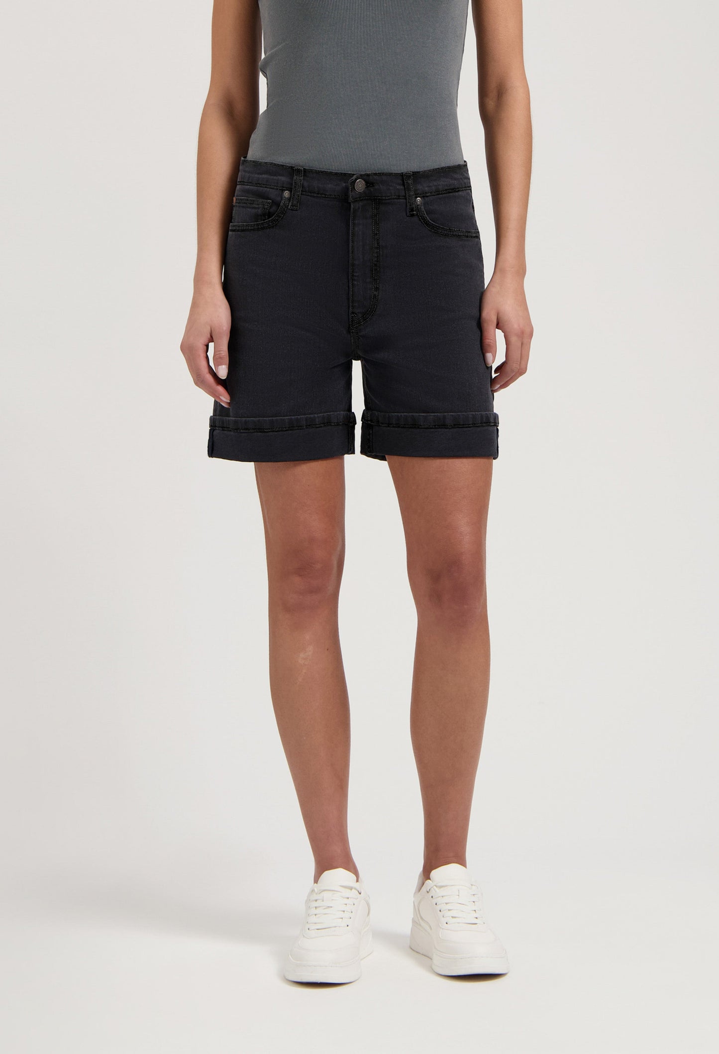 Luna Mid Short - Black Vintage