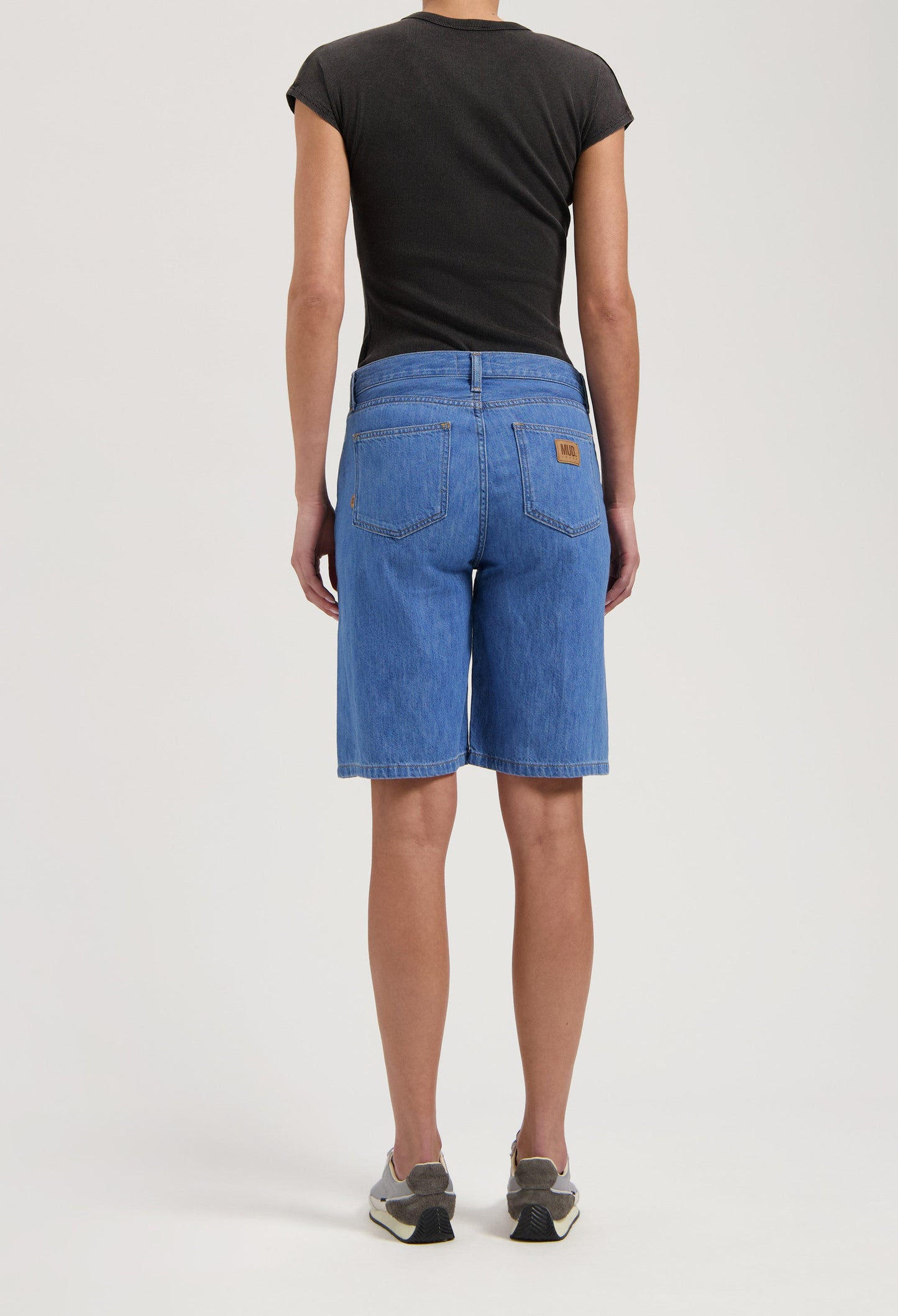 Suzy Mid Short - Medium Stone